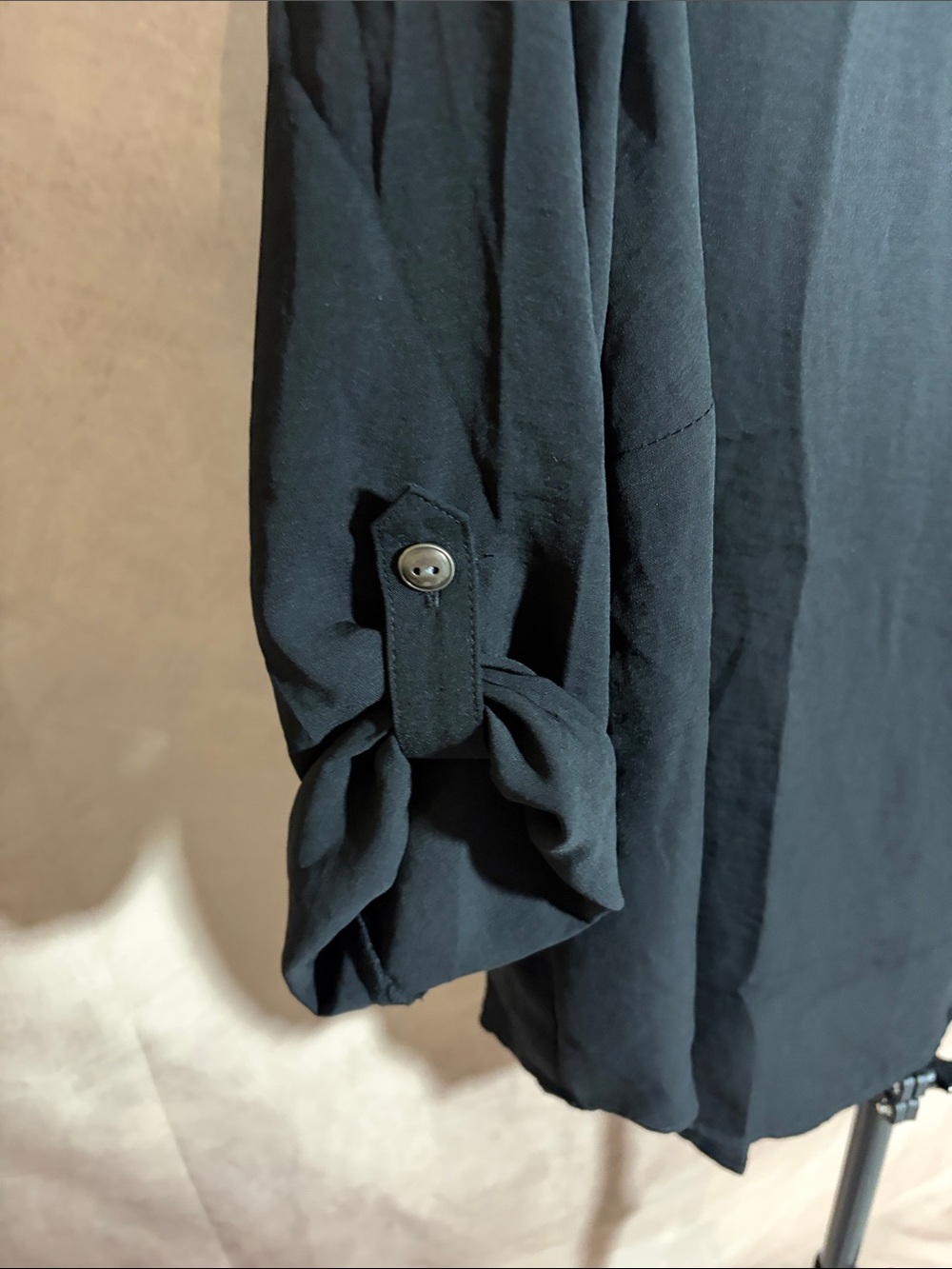 Maurice’s Women's Black Split-Neck Roll-Sleeve Tunic Top Size 2X - Picture 3 of 4